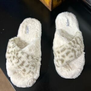 NWOB Born Slippers